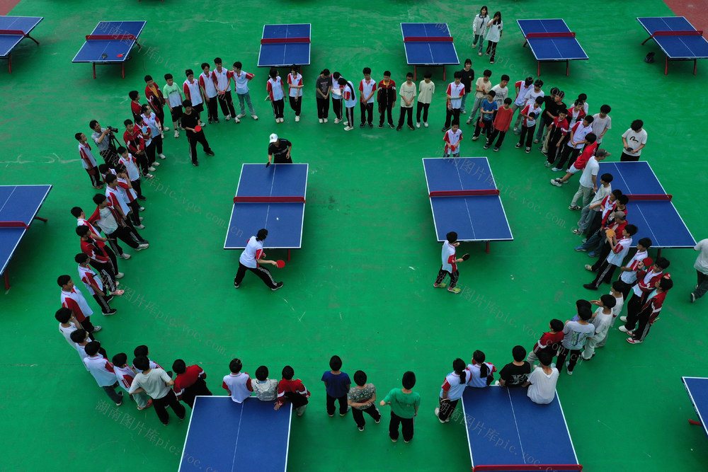 学校 大课间 体育 学生 乒乓球 挥拍 锻炼 趣味 快乐 成长
