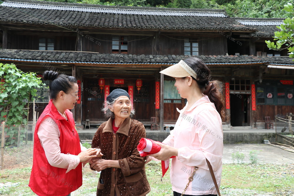 端午节
空巢老人
走访慰问