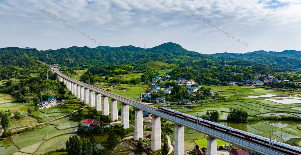 交通  高铁  张吉怀  区域经济