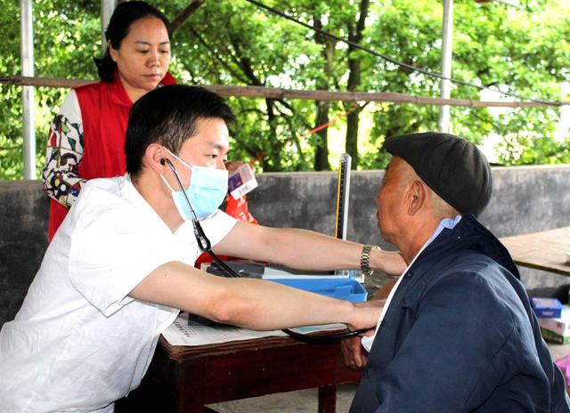 敬老院  关爱 活动