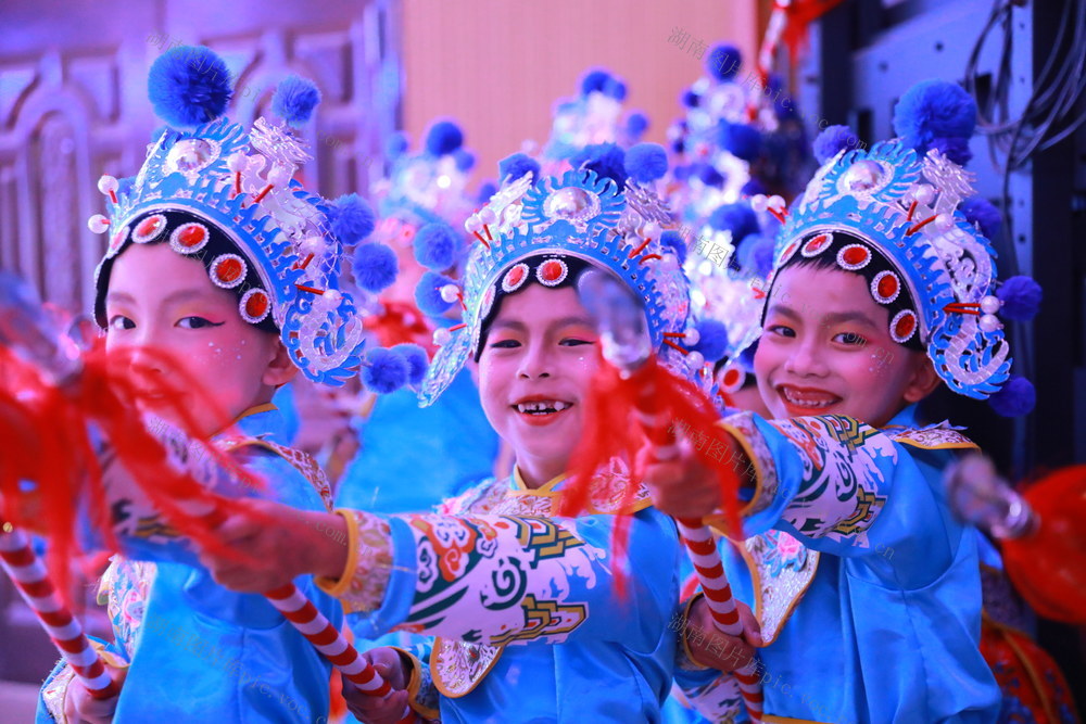 活动 红领巾 “舞”动 强国梦 "庆"六一" 