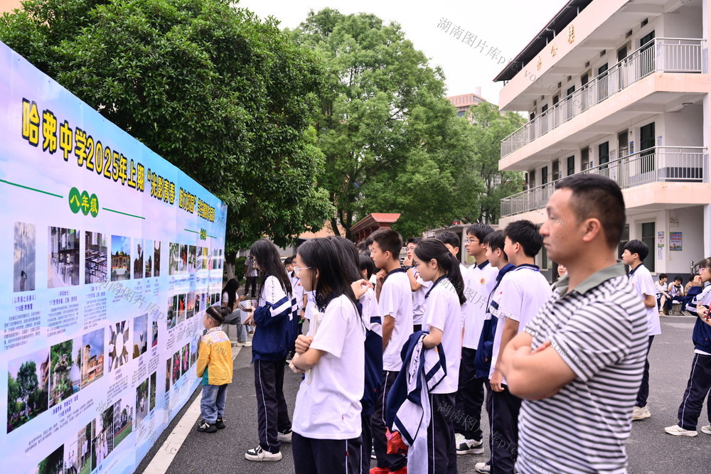 用镜头书写青春答卷