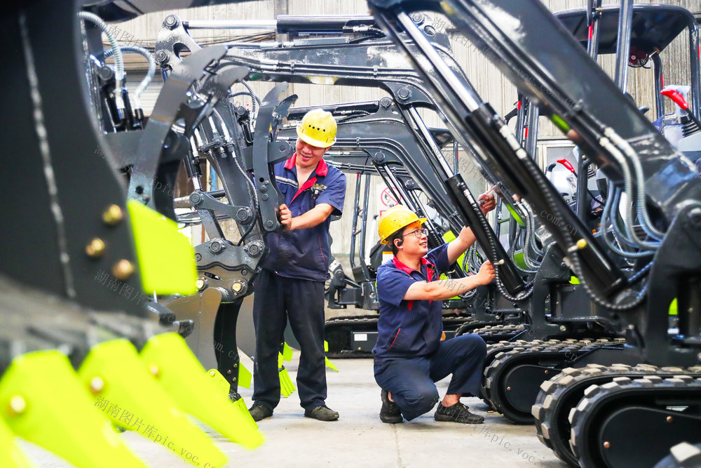 外贸  订单  生产  挖掘机  企业