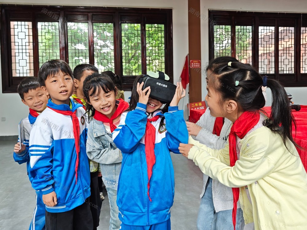 科普  科技  科学  好奇  创新  蓝山  智能  机器人