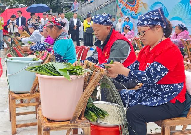 凤凰  居民  包粽子  比赛  民俗 文化  端午节