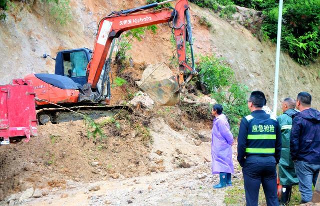 清理  塌方 畅通