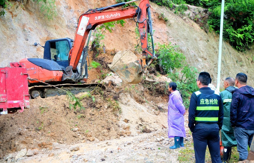 清理  塌方 畅通