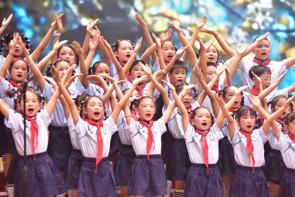 六一  儿童节  歌唱  少年