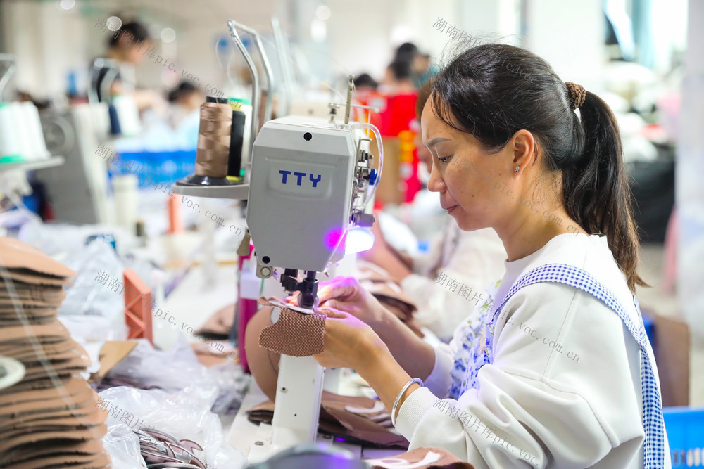 助企  纾困  订单  生产