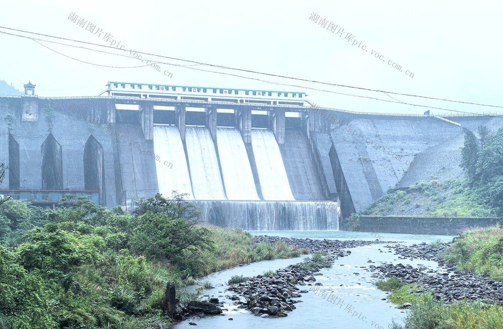  开闸泄洪  安全度汛