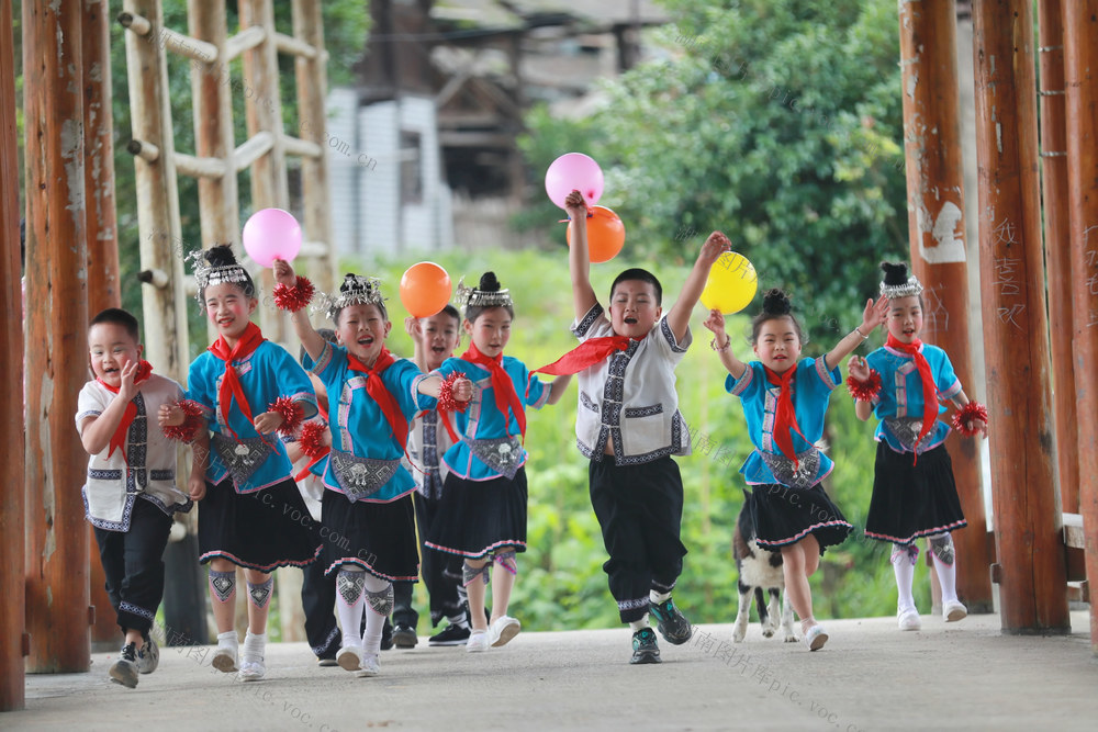 “六一” 侗家 萌娃 学校游园 载歌载舞 欢乐 游戏 

