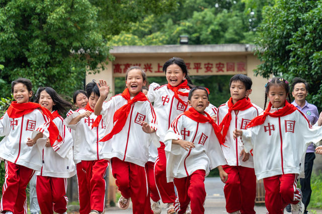 教育 儿童节 城乡教育均衡发展 爱心校服