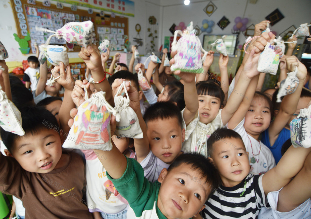 嘉禾：做香囊  迎端午