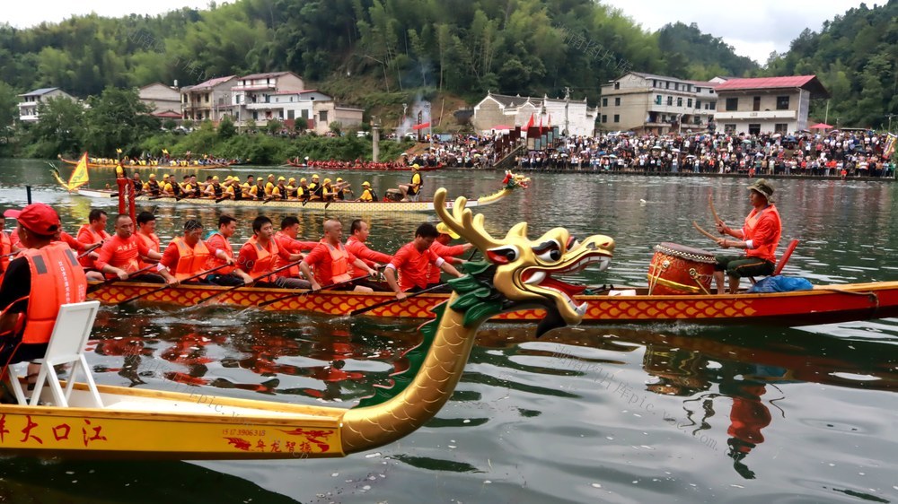 杏子  龙舟赛  奋楫争先，逐梦涟水