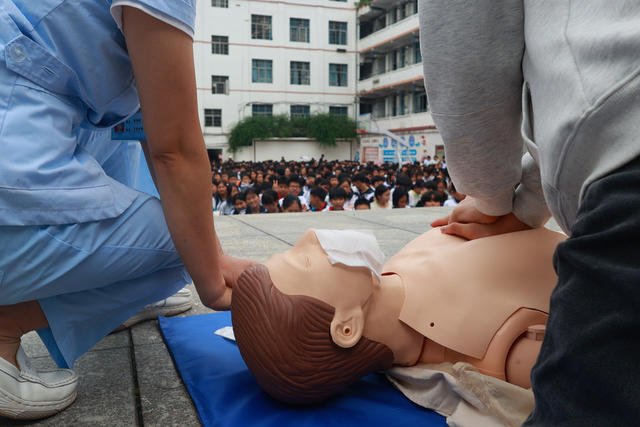 安全课、教育、防溺水、学校、自救