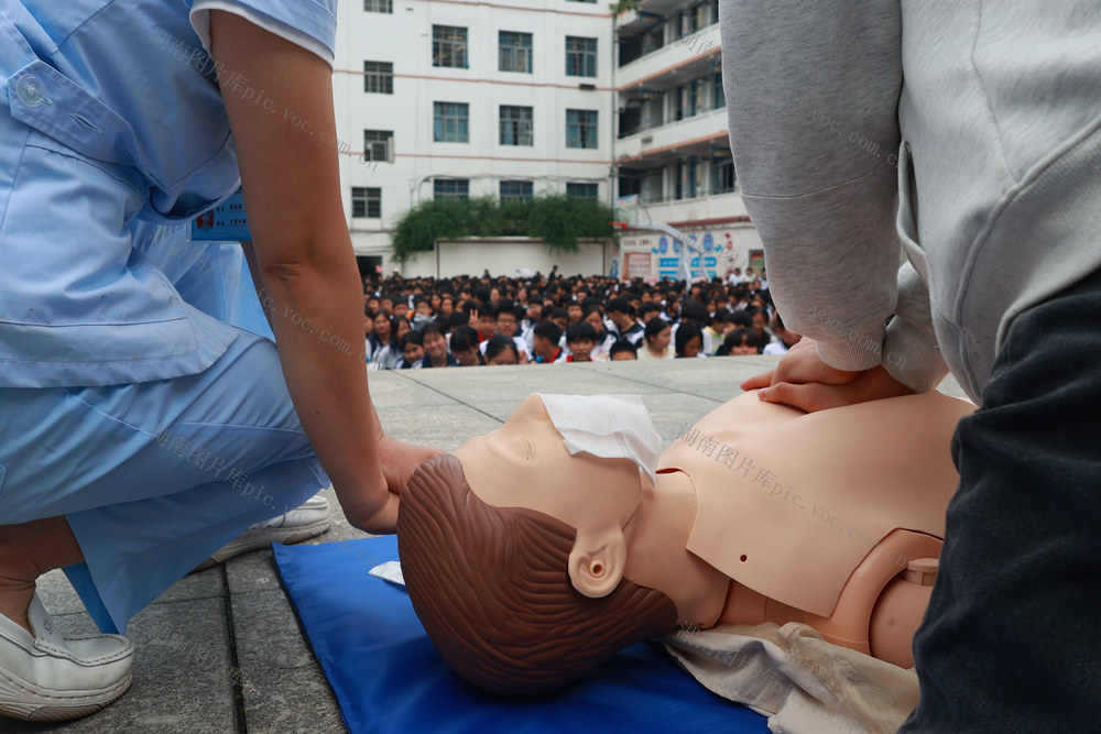 安全课、教育、防溺水、学校、自救