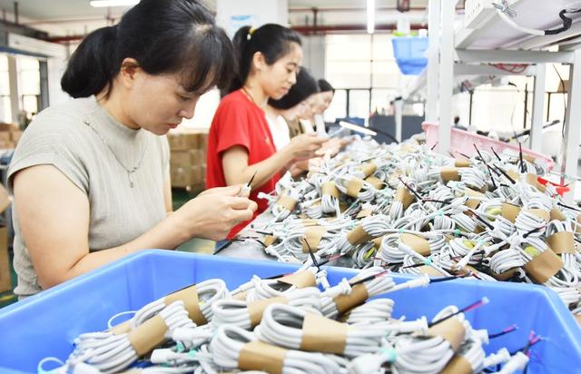  节日赶订单    企业生产忙