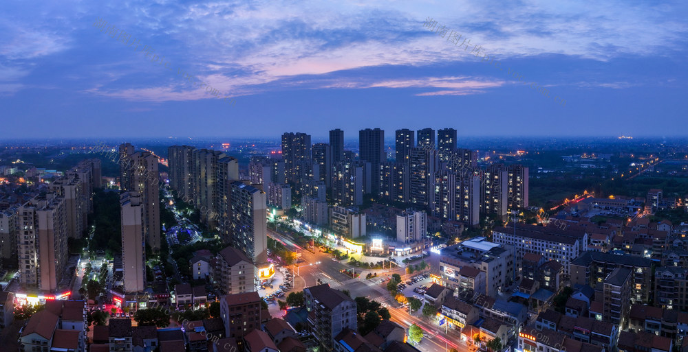 发现澧县之美 --澧州印象小区等夜景。  杨翠辉2025年4月29日摄于湖南澧县。