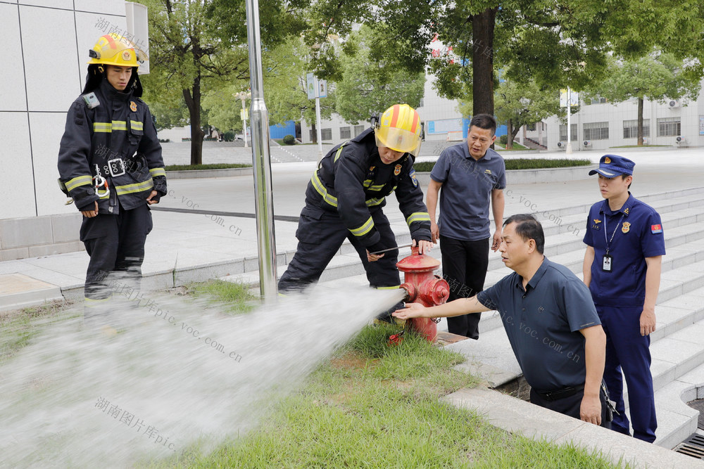 温馨护航 2025年高考
