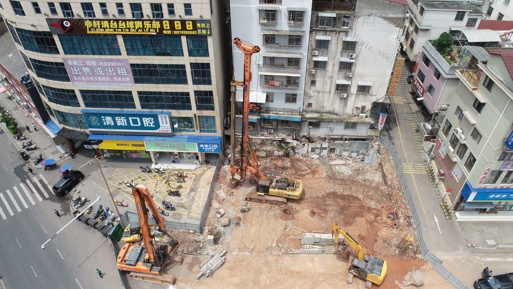 建设  天桥   交通拥堵  安全