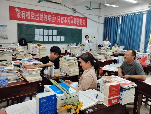 高考  备考  冲刺  青春  高三学子