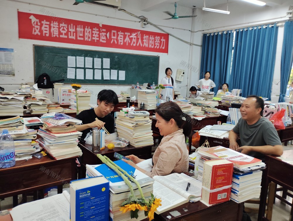 高考  备考  冲刺  青春  高三学子