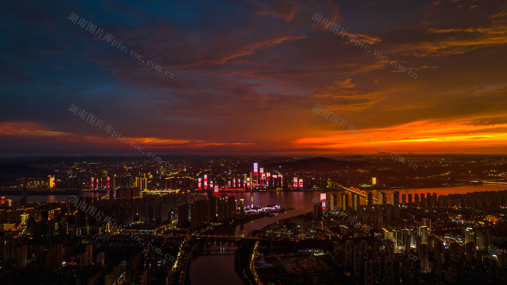 北辰三角洲晚霞