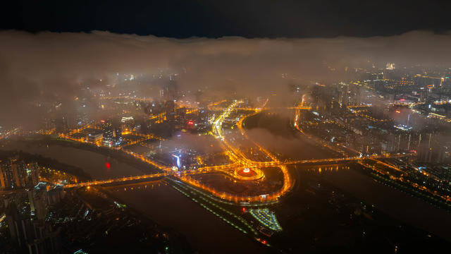 长沙鸭子铺雨后云海夜景