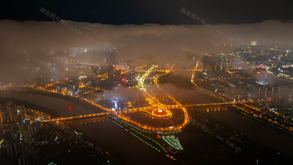 长沙鸭子铺雨后云海夜景