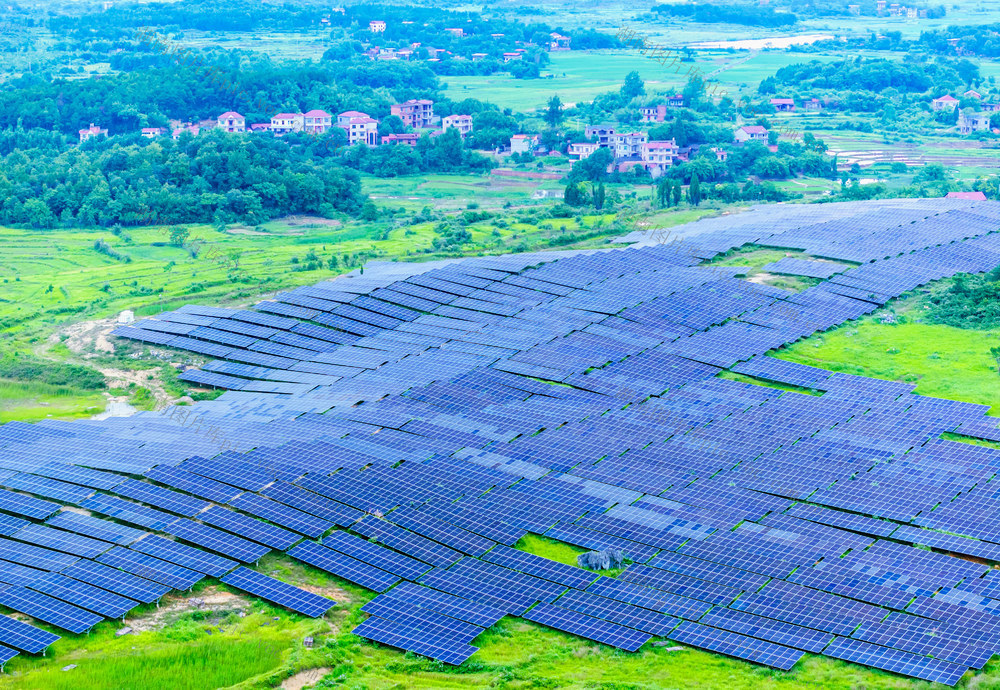 光伏发电  清洁能源  盘活土地  生态效益  经济效益  乡村振兴