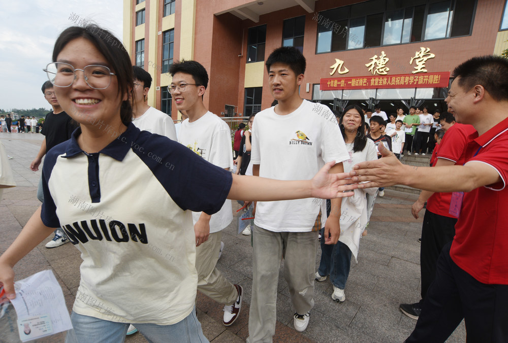 嘉禾：考生有序进入考场