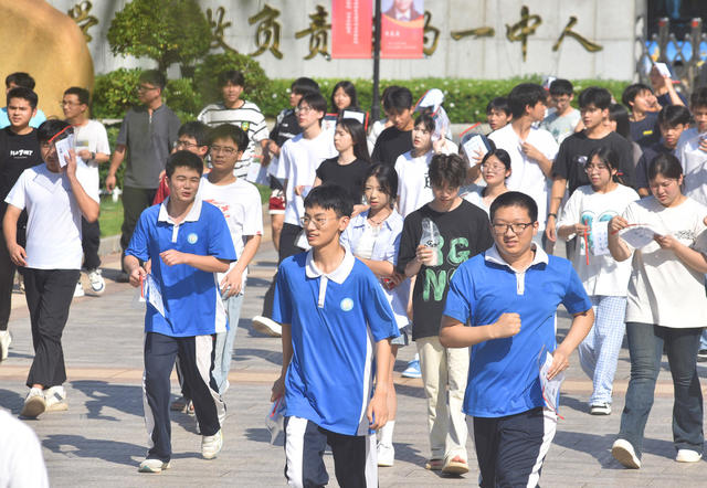 嘉禾：考生“踩点” 迎接高考