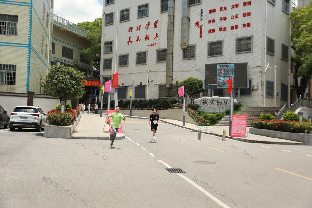 2025高考 首场 考试 顺利 结束