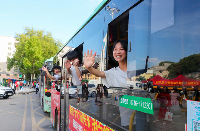 高考  首日  考生  轻松
