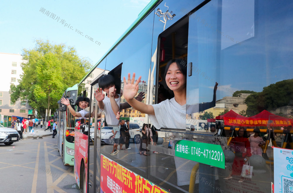 高考  首日  考生  轻松
