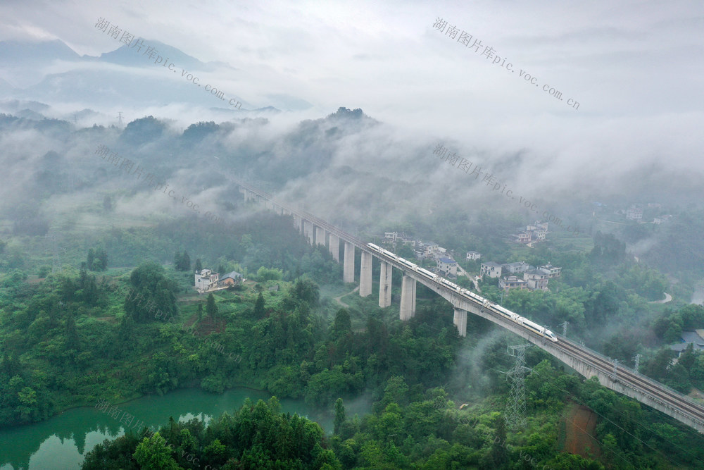 湖南 龙山 列车 风光 图画 发展
