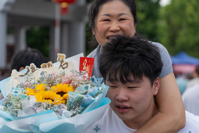 2025年高考；考场外花絮