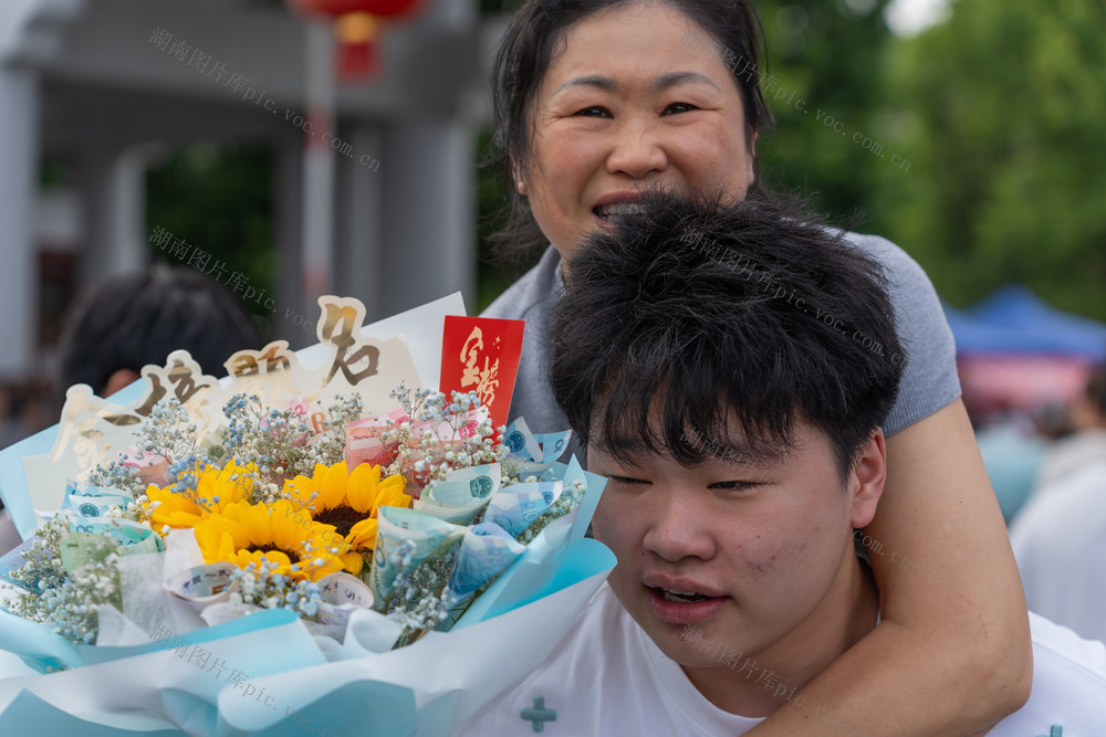 2025年高考；考场外花絮