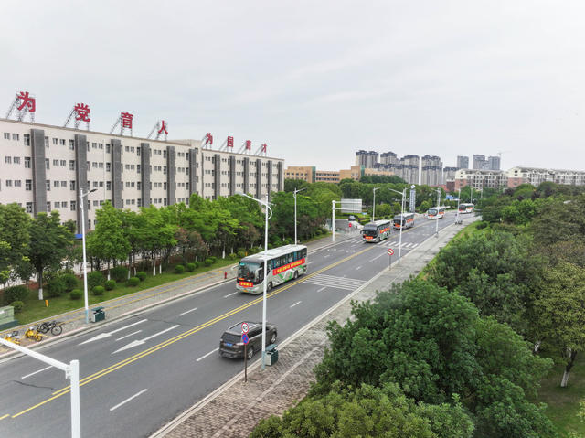 高考  进程  考生  送考  爱心车队