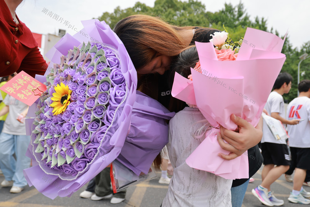 高考  考生  考试   家长   学生   等待   统考