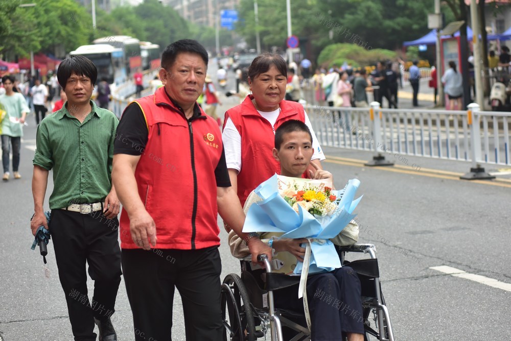 高考 志愿者 爱心  公益服务