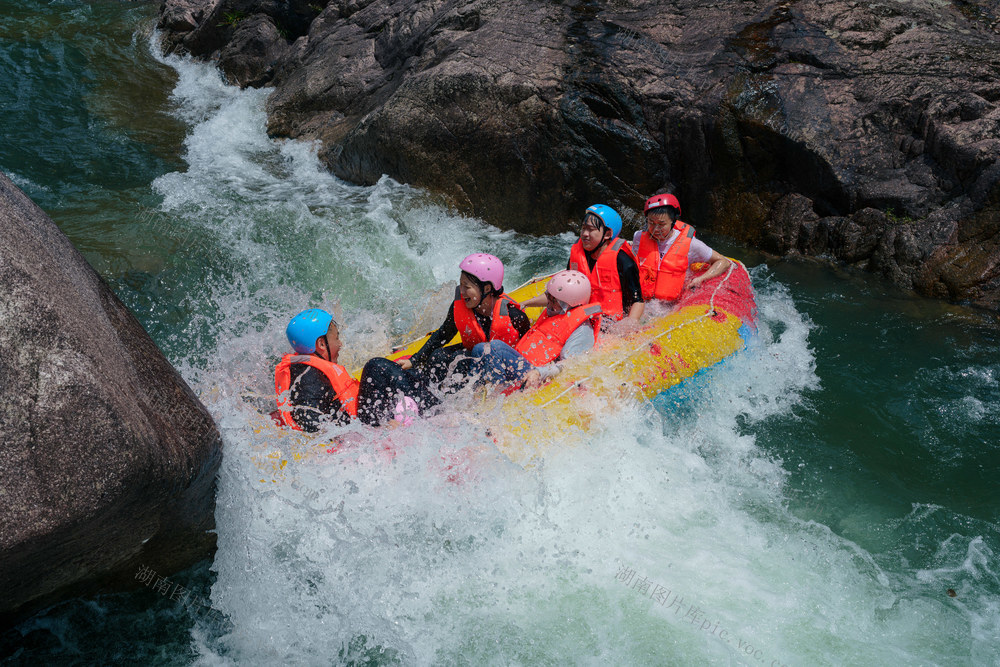 生态旅游  漂流