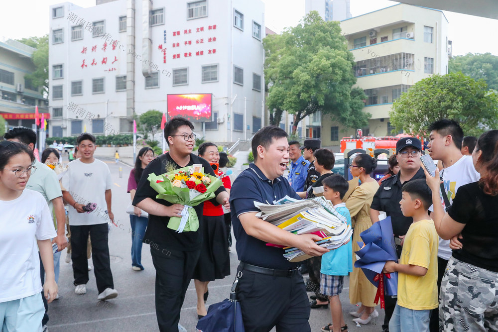 2025  高考  结束  考生