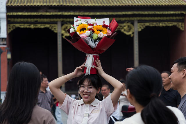 高考  学生  家长  学校  一中  回家  父母