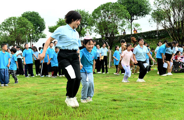 亲子互动 爱心妈妈 运动 活动 志愿者 留守儿童 公益 健身 趣味游戏  妇女 