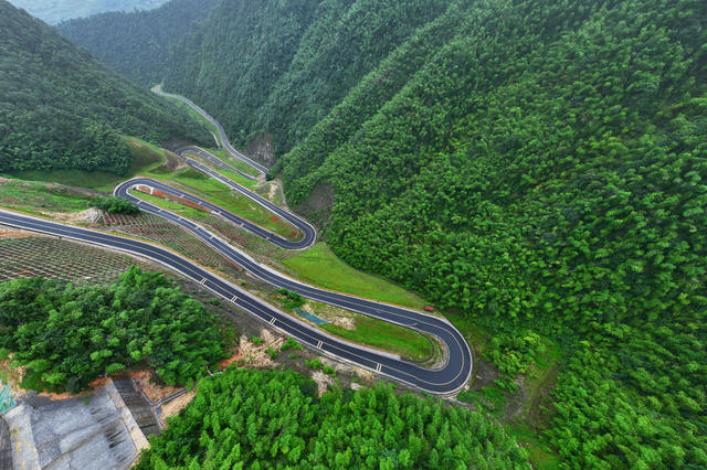 航拍  湖南  郴州市  苏仙区  王仙岭  相山公路  两合水  阴石垄  天鹅湖  林区  防火通道  农村路网