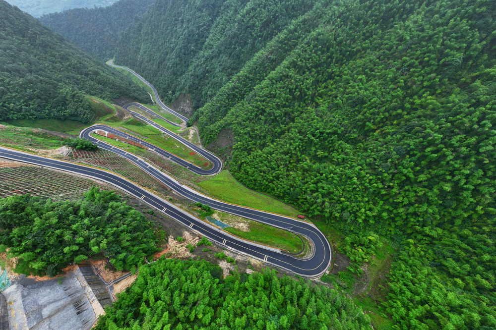 航拍  湖南  郴州市  苏仙区  王仙岭  相山公路  两合水  阴石垄  天鹅湖  林区  防火通道  农村路网