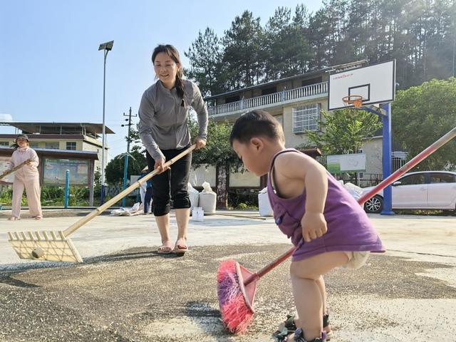 油菜籽丰收 晾晒