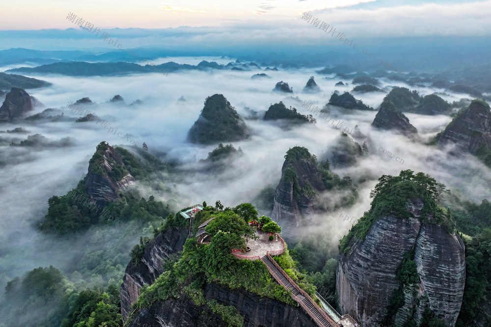丹霞 云海 奇峰 水墨 云雾