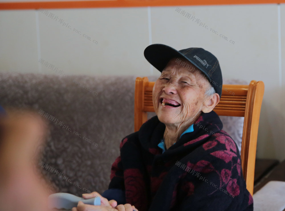 湖南桂东 养老院  乐事 多 老人 快乐
